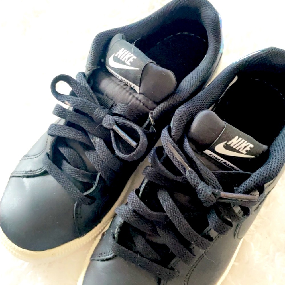 Nike Court Royale